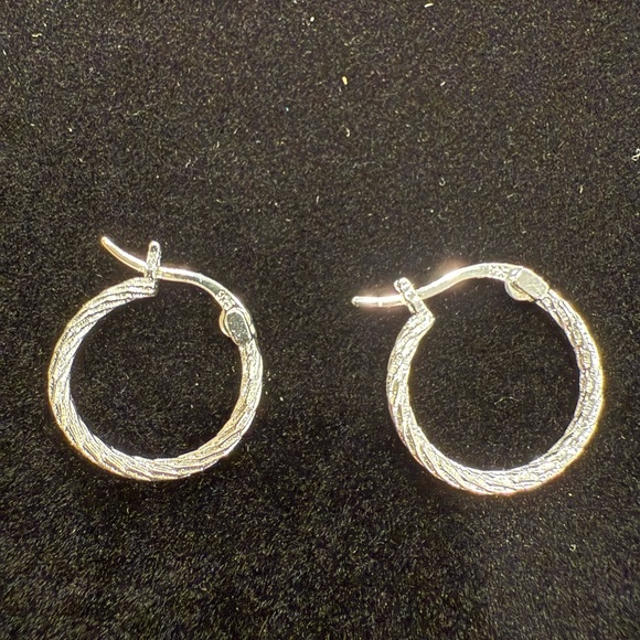 Elegant Sterling Silver 925 Hoop Earrings - Picture 5 of 6